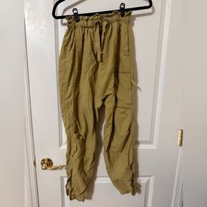Free People. spring Trekker Pant. Sage khaki. Pockets.